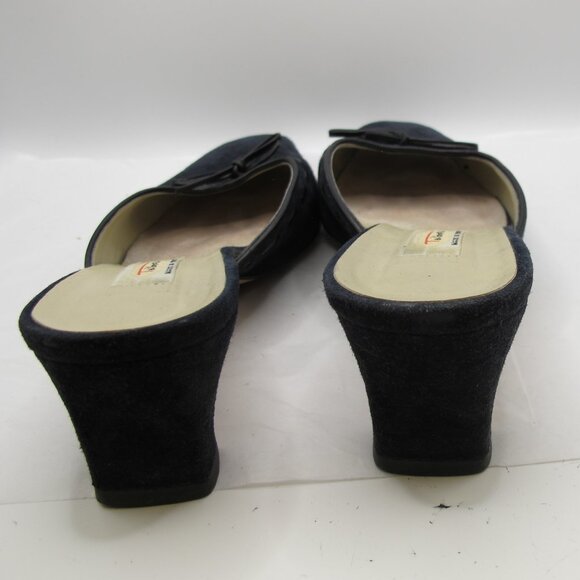 Talbot’s black suede slide with leather stitching and bow detail 8.5N - Picture 4 of 6